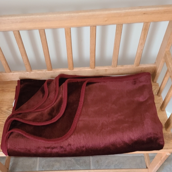 Velvety Throw blanket - Picture 3 of 4